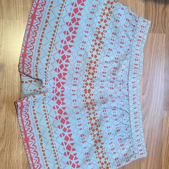 BCBG gently worn pattern shorts - Picture 3 of 4